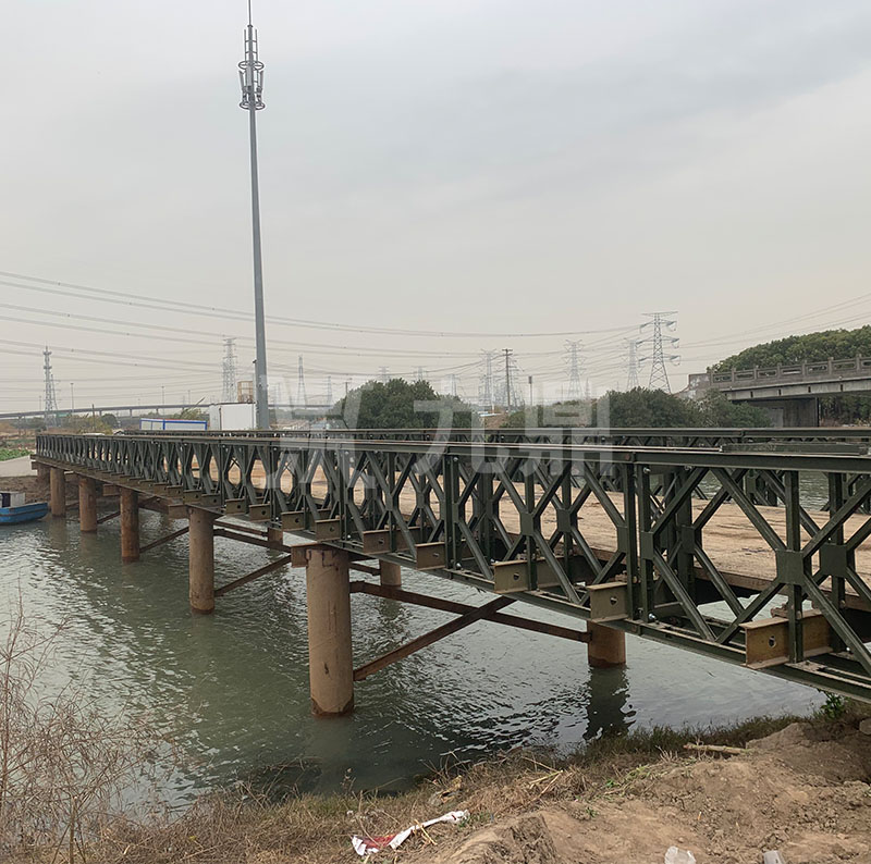 鋼(gang)便(bian)橋(qiao)防(fang)止墪(dun)曏傾斜(xie)需(xu)正(zheng)確(que)連(lian)接