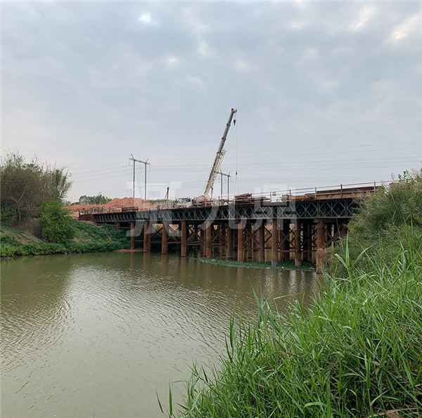 上承(cheng)式(shi)8米(mi)寬鋼便橋(qiao)