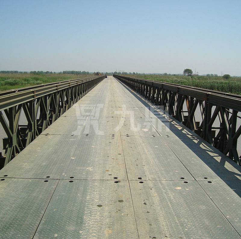 貝(bei)雷橋(qiao)跨(kua)節間(jian)産(chan)生(sheng)相應(ying)的(de)連接(jie)